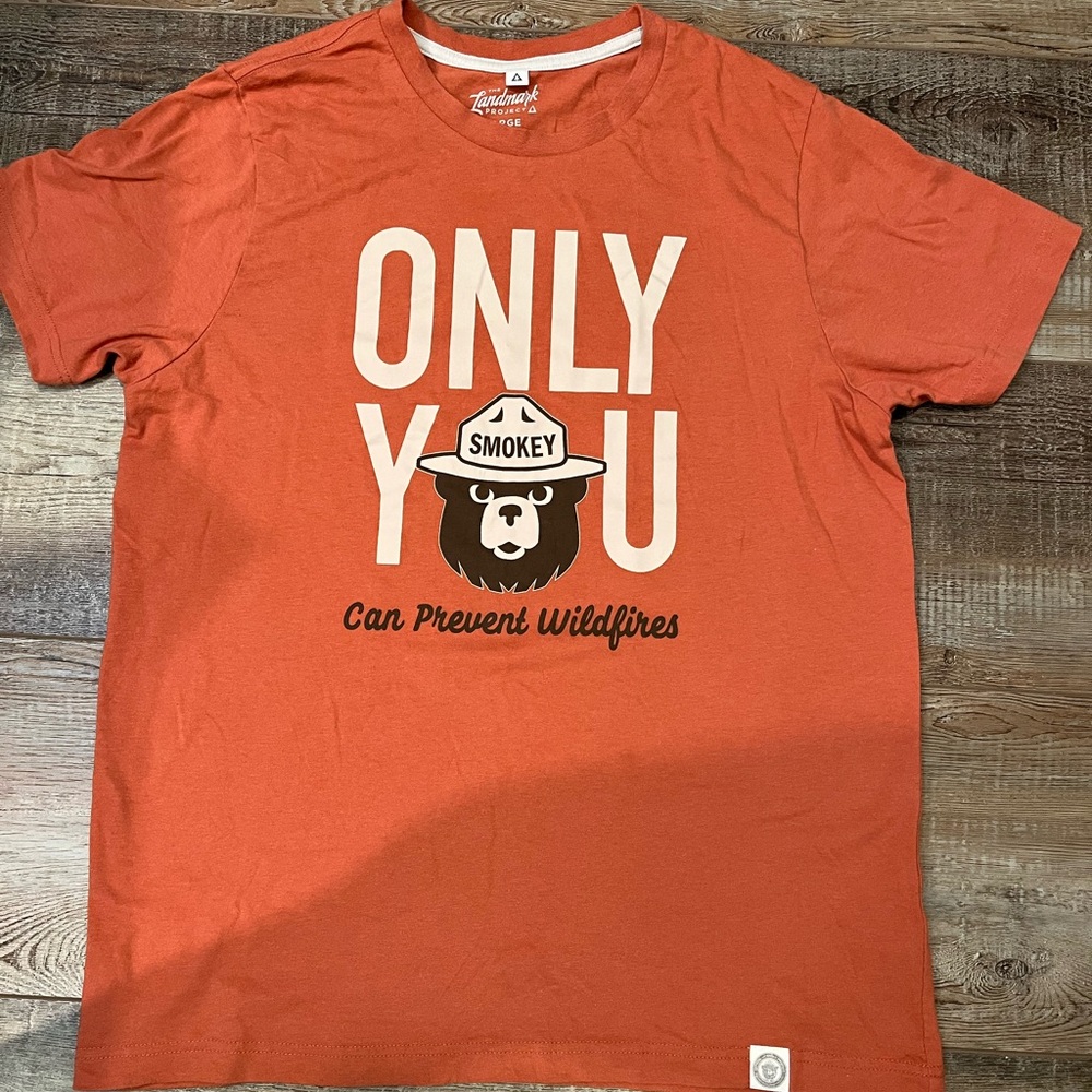 The Landmark Project. Graphic Tee. Retro graphic. New w/out tag. SZ.L